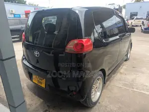 Toyota Porte 2004 Black