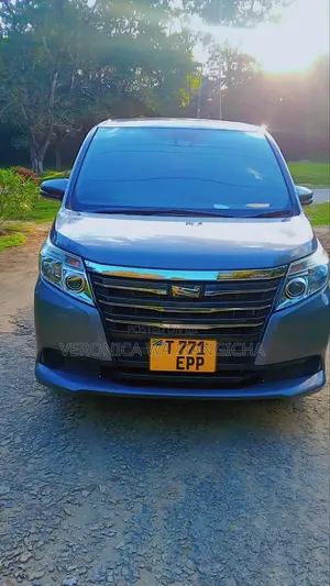 Toyota Noah 2016