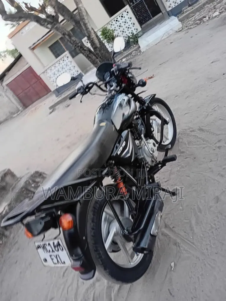 Bajaj Boxer 125 2025 Black