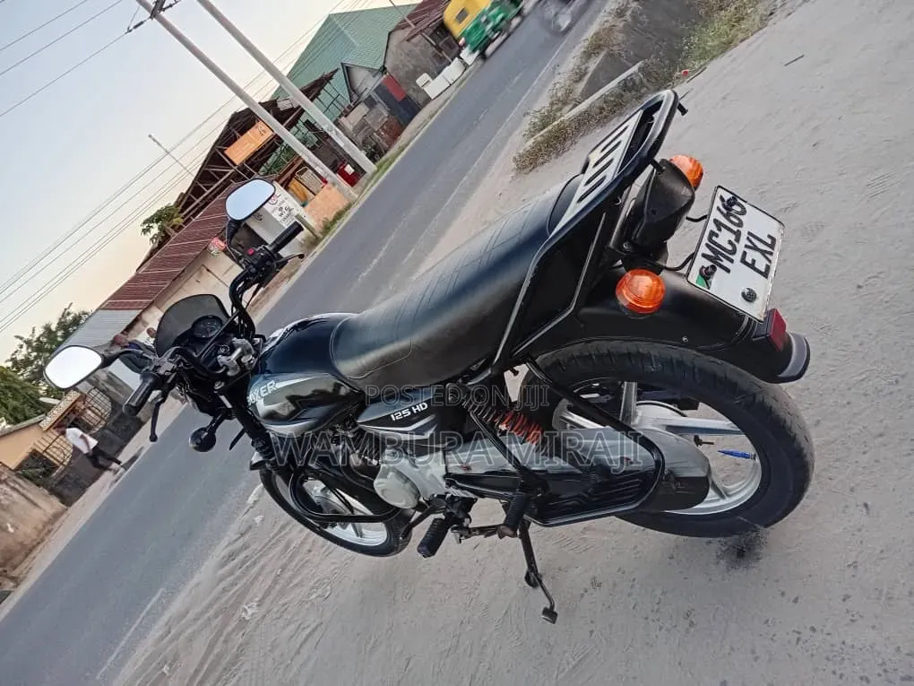Bajaj Boxer 125 2025 Black