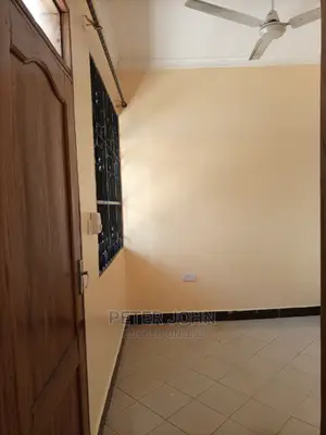 Chumba,Sebule Na Choo Ndani