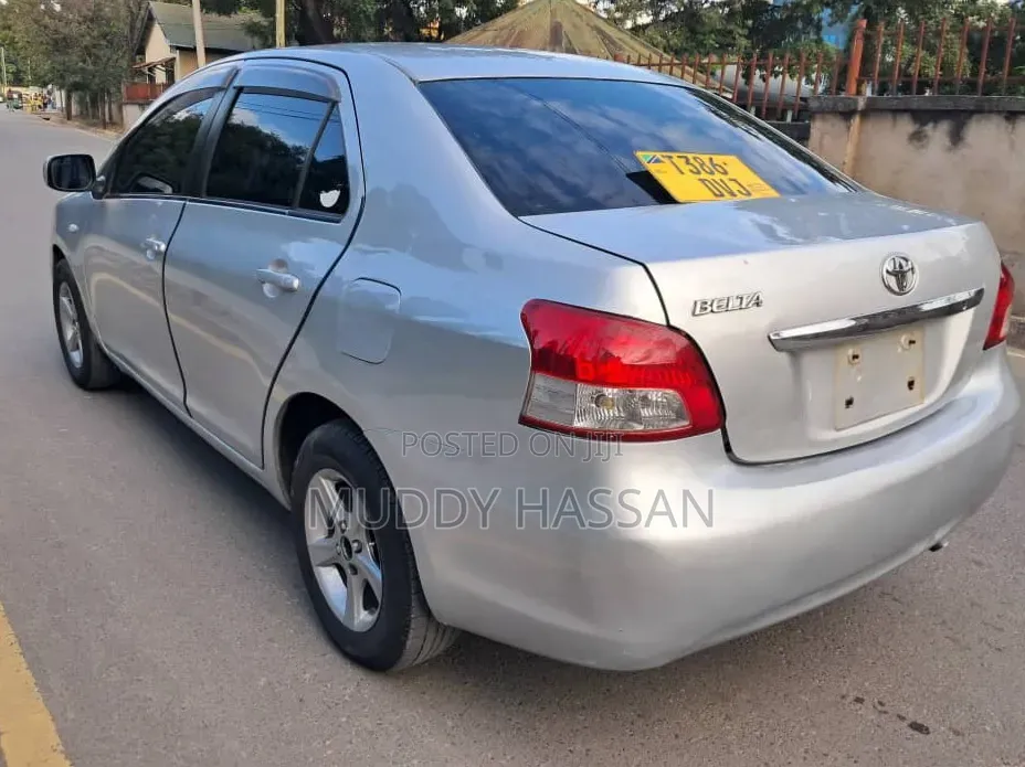 Toyota Belta 2004 Silver