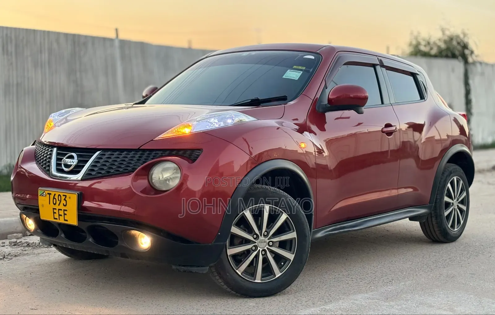 Nissan Juke 2011 Maroon