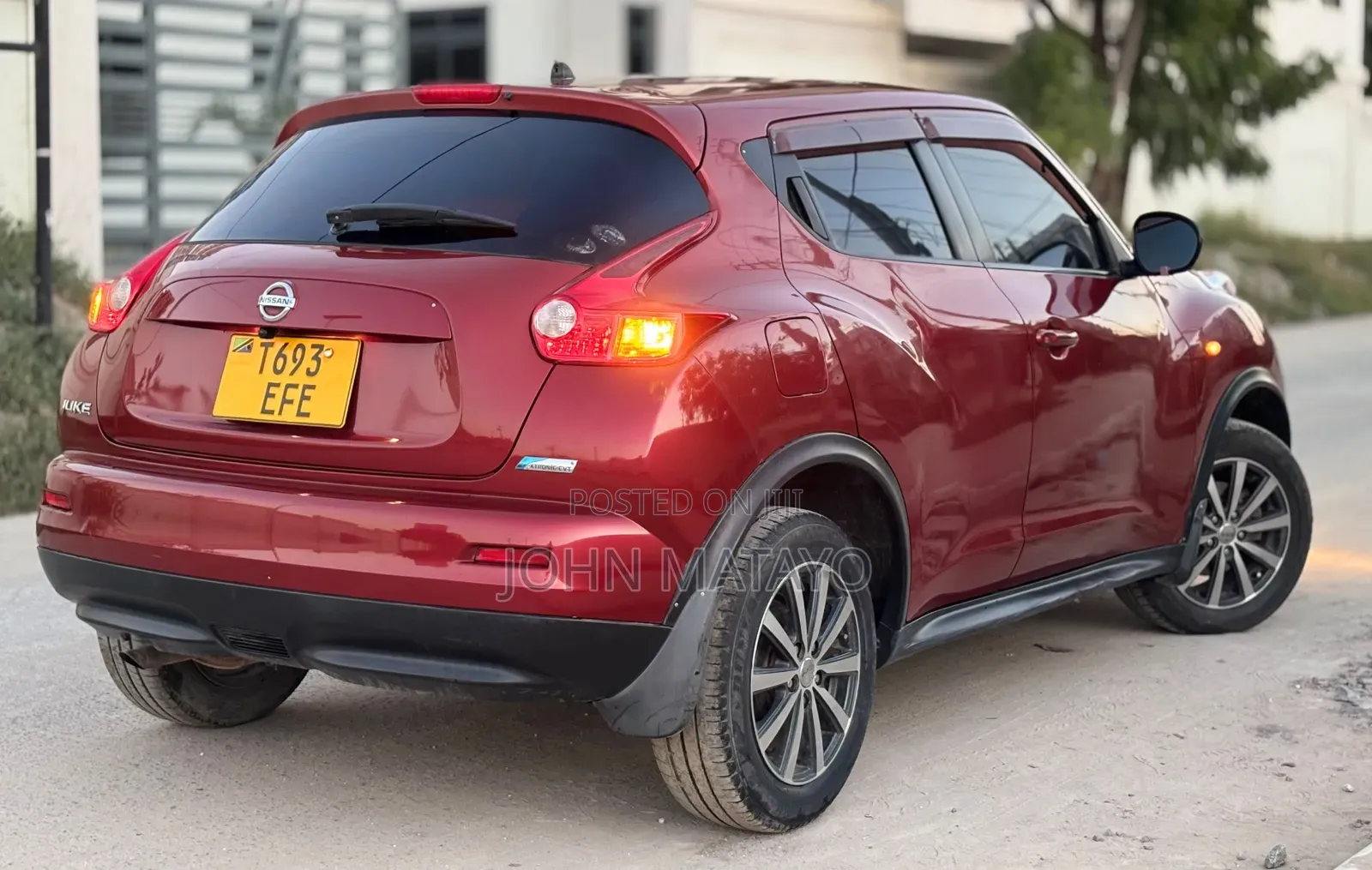 Nissan Juke 2011 Maroon