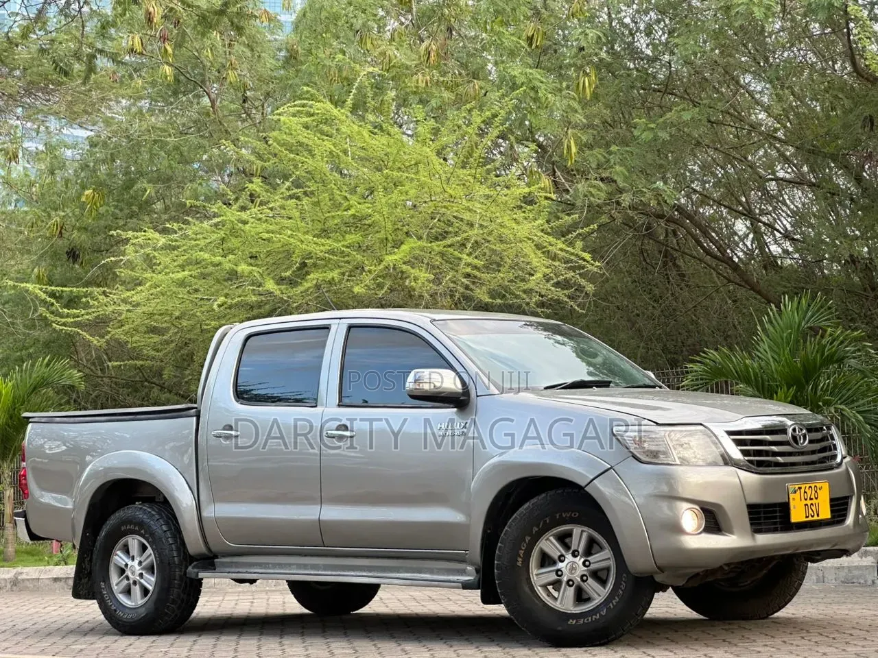 Toyota Hilux 2015 Gray