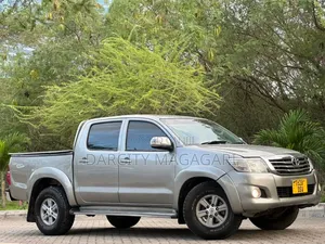 Toyota Hilux 2015 Gray