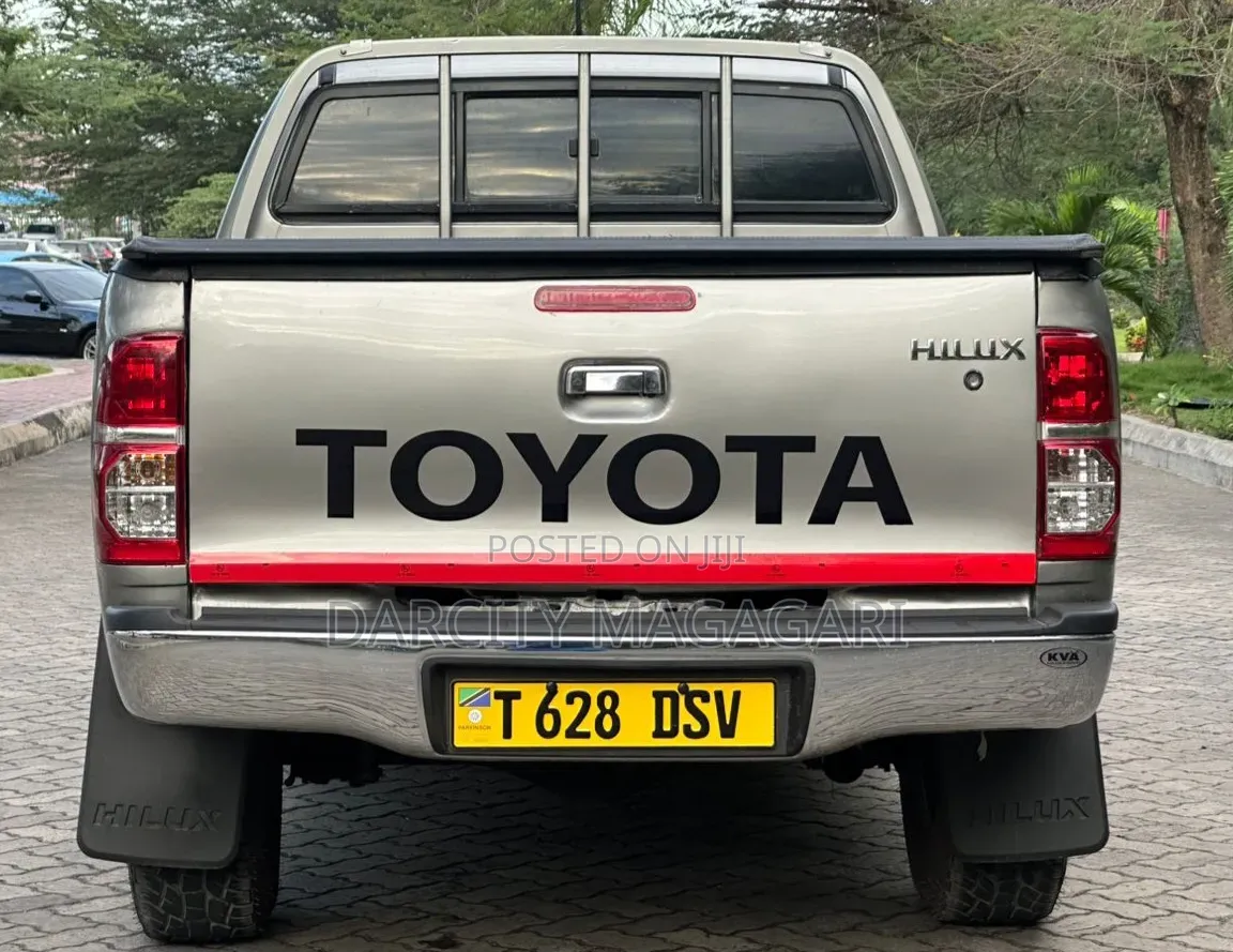 Toyota Hilux 2015 Gray