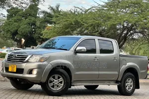 Toyota Hilux 2015 Gray