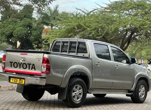 Toyota Hilux 2015 Gray