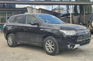 Mitsubishi Outlander 2.0 PHEV AWD 2014 Matt Black