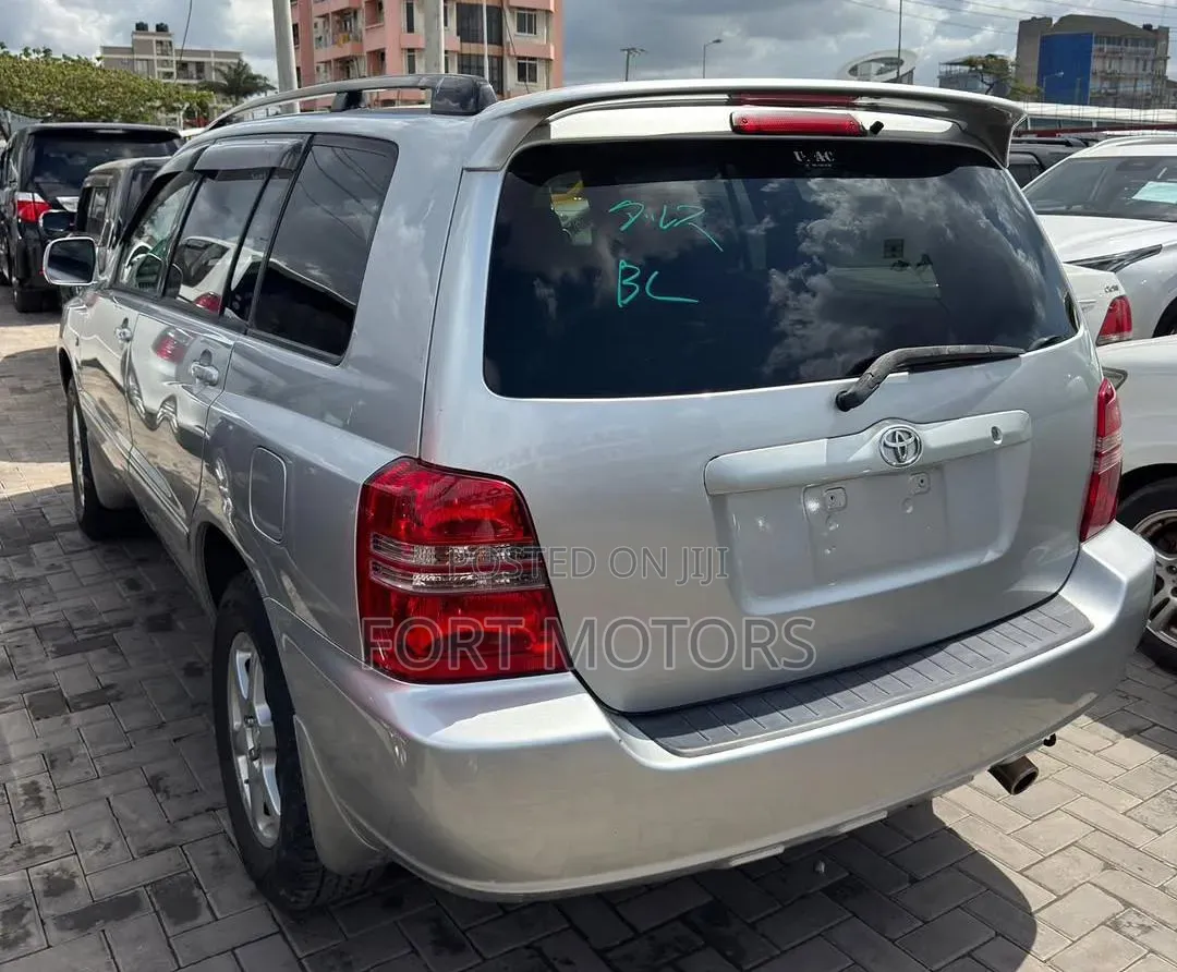 Toyota Kluger 2001 Silver