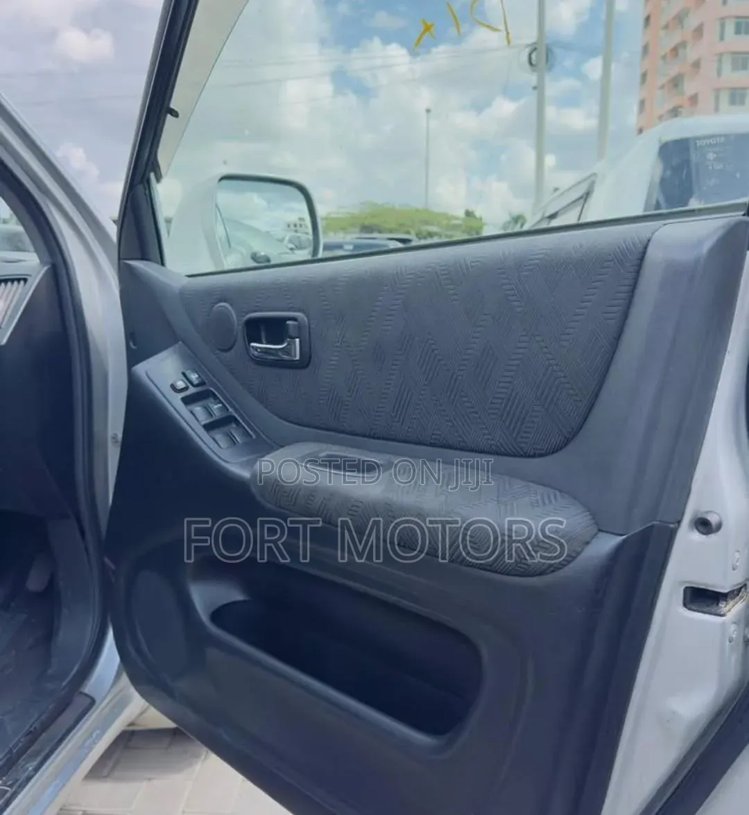 Toyota Kluger 2001 Silver