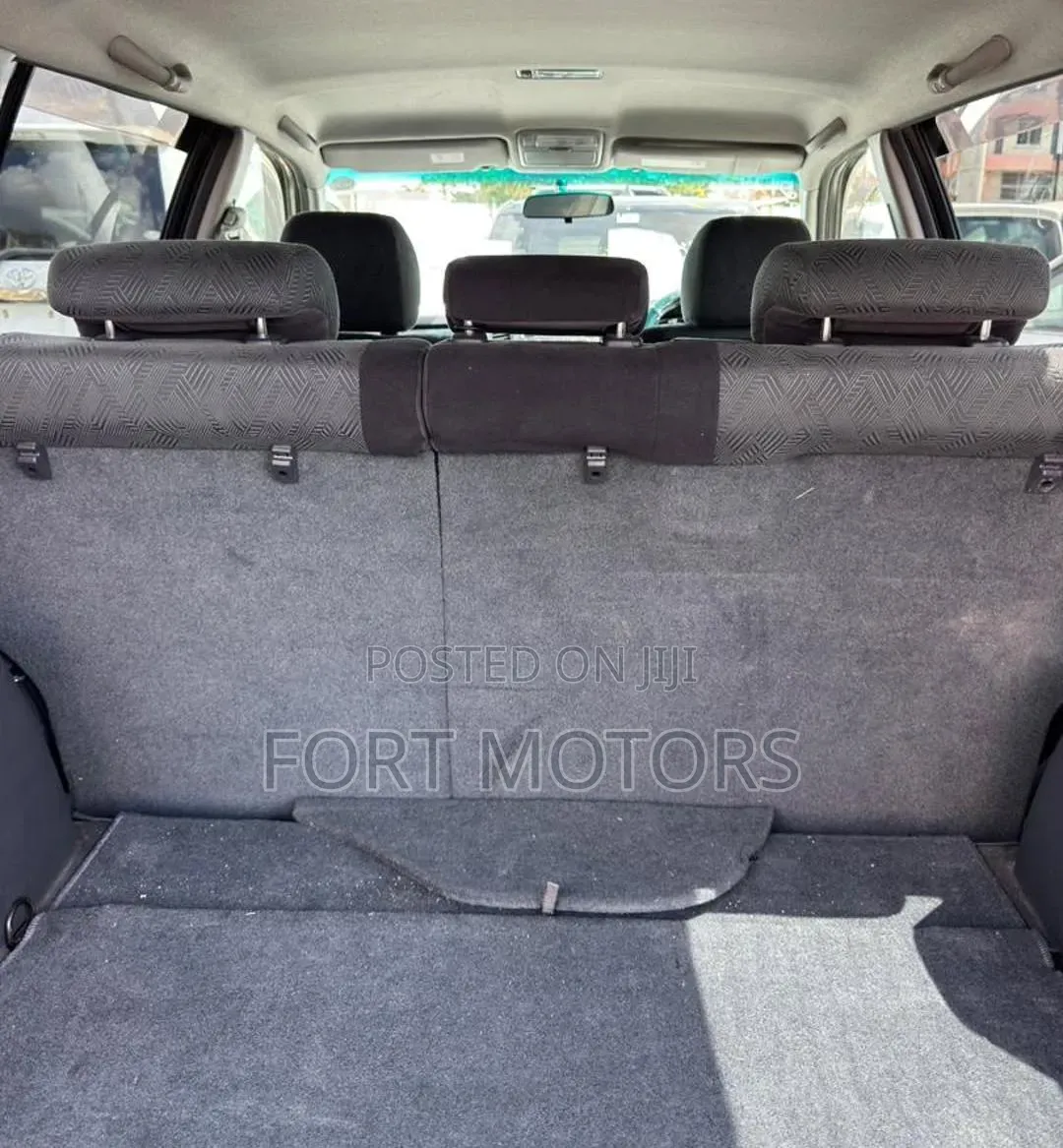 Toyota Kluger 2001 Silver