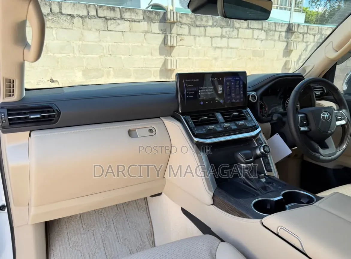 Toyota Land Cruiser 2024 White