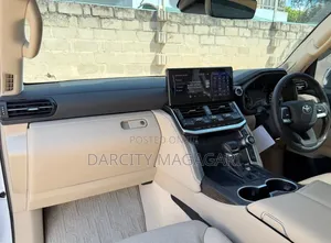 Toyota Land Cruiser 2024 White