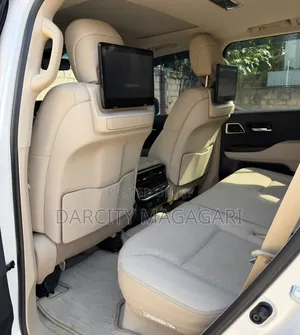 Toyota Land Cruiser 2024 White
