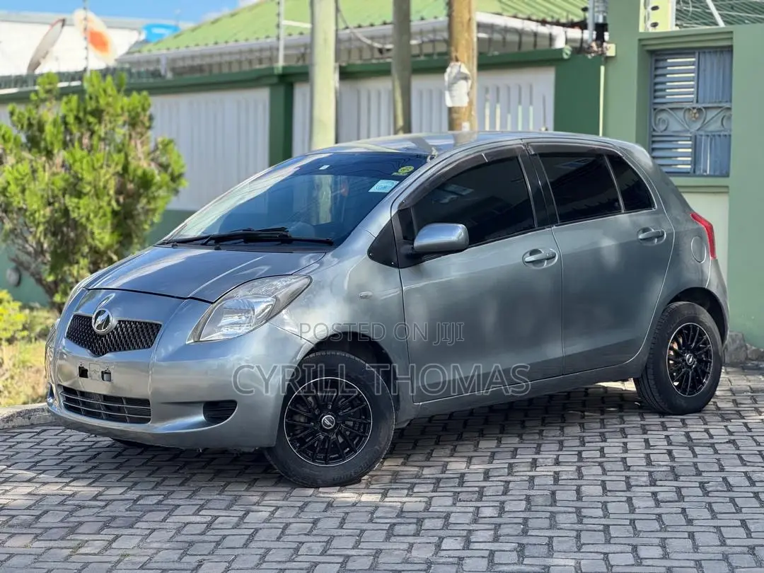 Toyota Vitz 2006 Silver