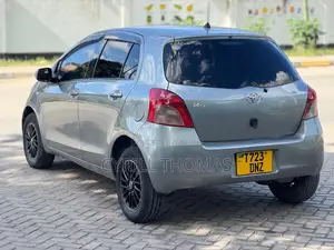 Toyota Vitz 2006 Silver