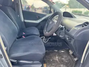 Toyota Vitz 2006 Silver