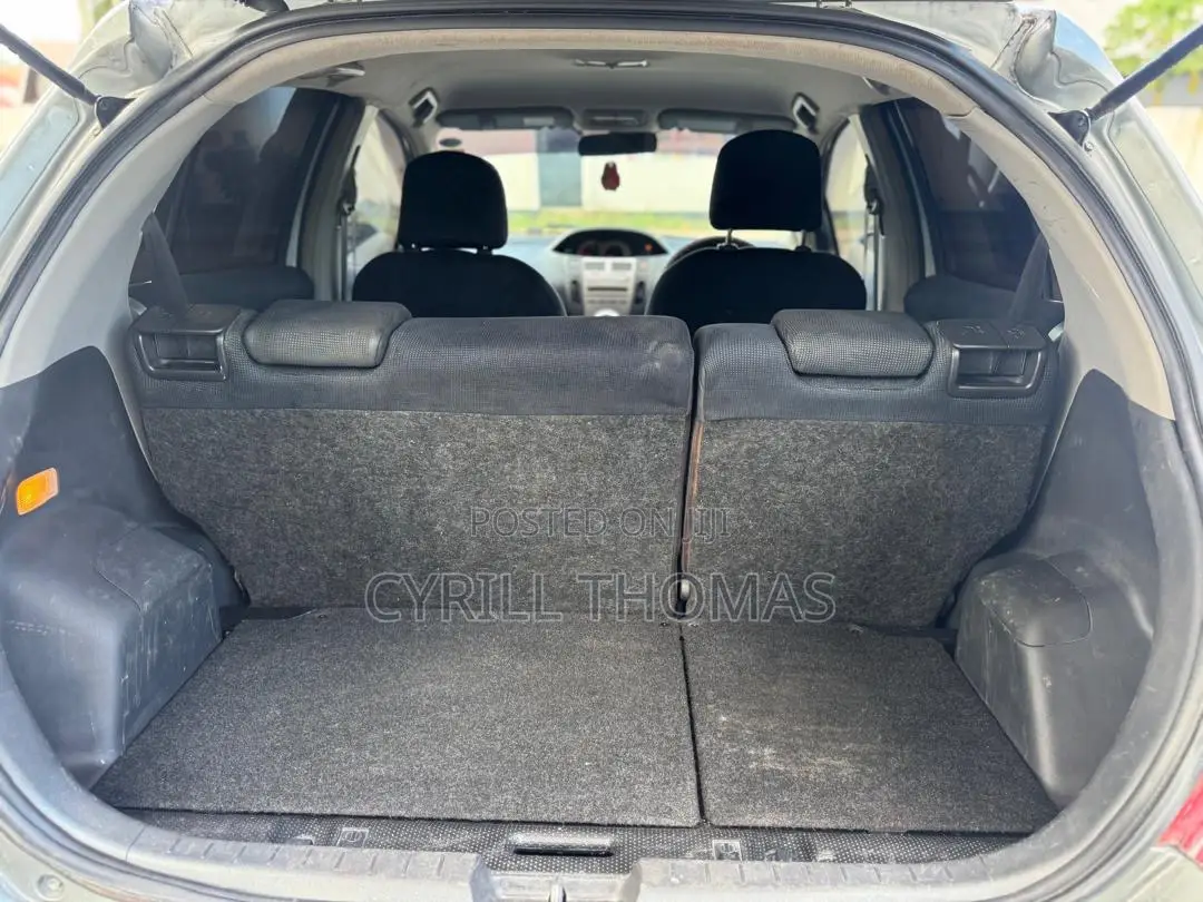 Toyota Vitz 2006 Silver