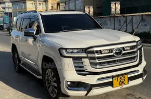 Toyota Land Cruiser 2024 White