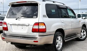 Toyota Land Cruiser 2005 White