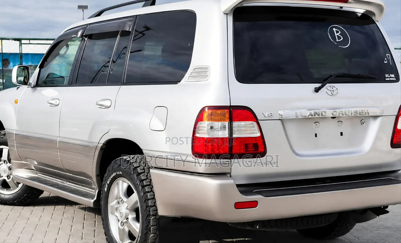 Toyota Land Cruiser 2005 White