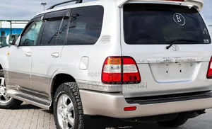 Toyota Land Cruiser 2005 White