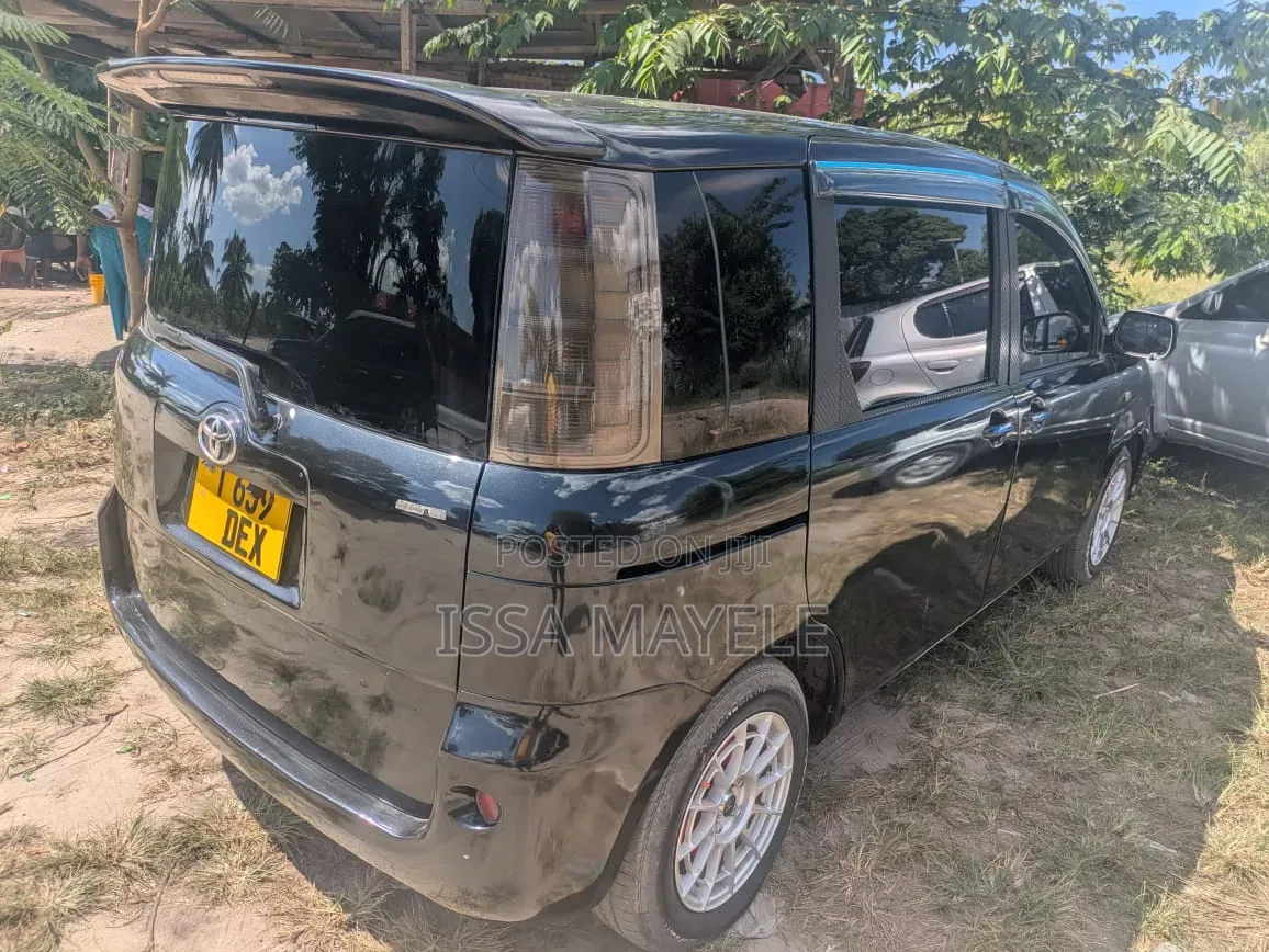 Toyota Sienta 2006 Black