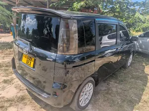 Toyota Sienta 2006 Black