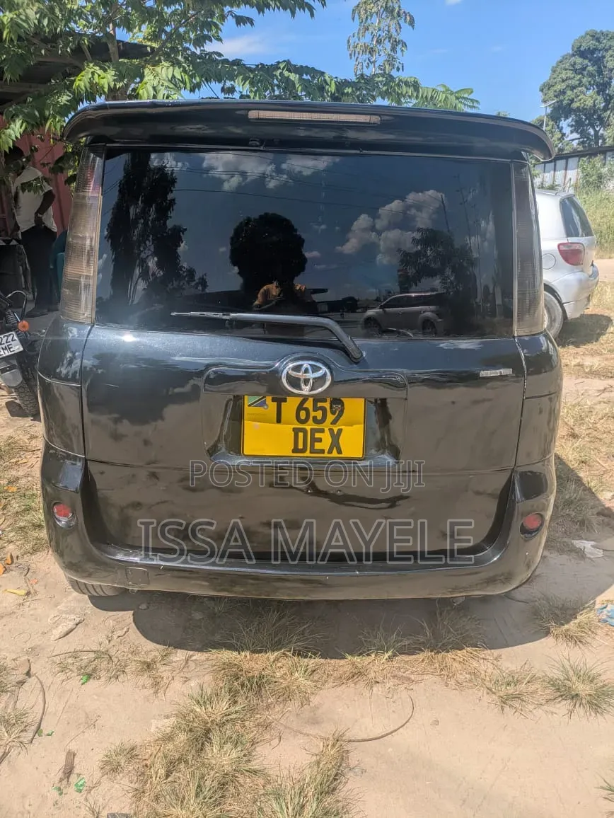 Toyota Sienta 2006 Black