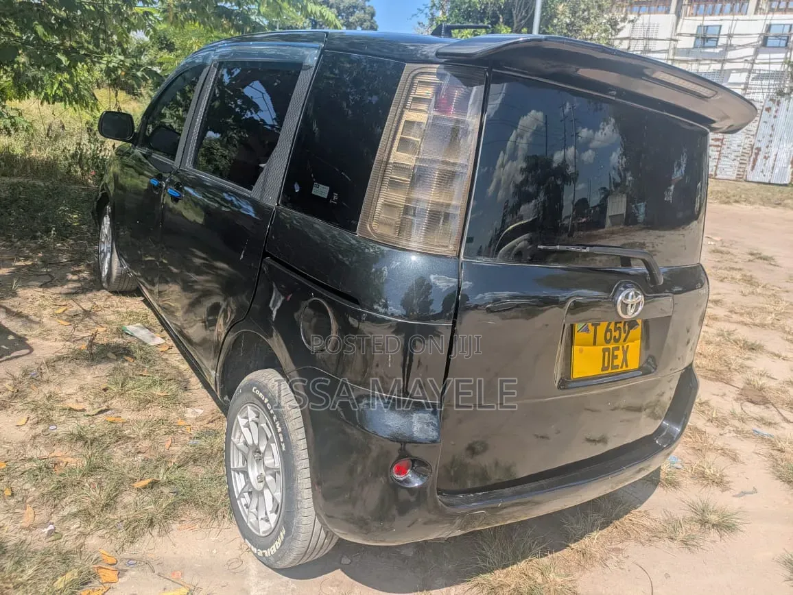 Toyota Sienta 2006 Black