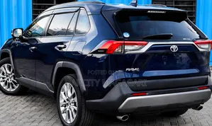 Toyota RAV4 2021 Blue