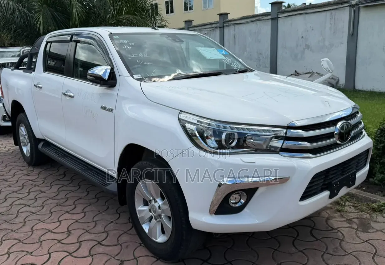 Toyota Hilux 2018 White