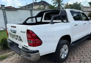 Toyota Hilux 2018 White