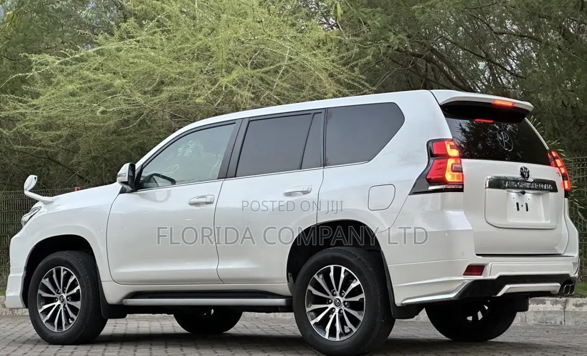 Toyota Land Cruiser Prado 2021 White