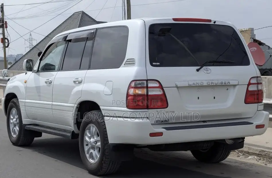 Toyota Land Cruiser 2007 White