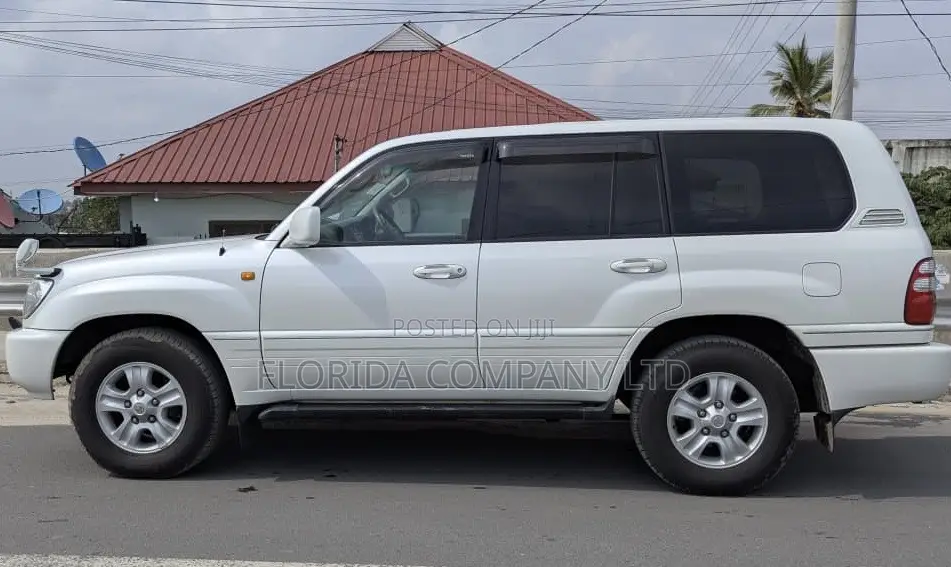 Toyota Land Cruiser 2007 White