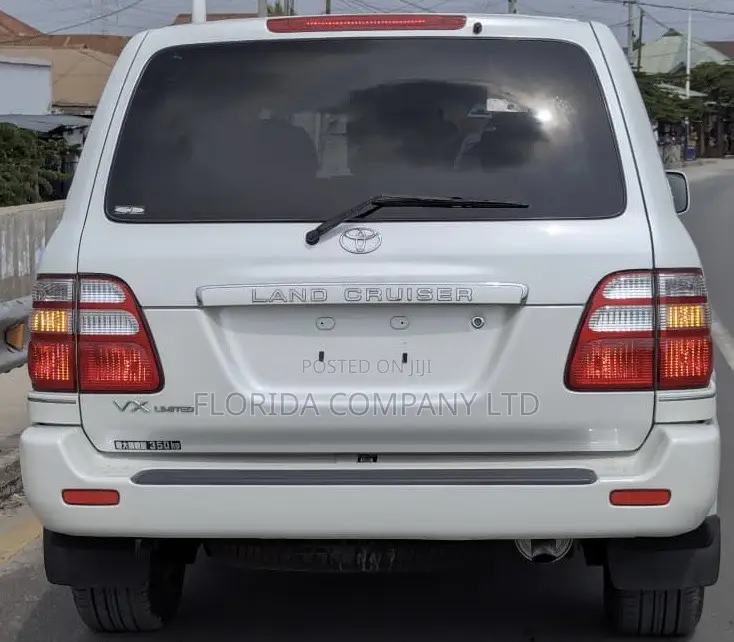 Toyota Land Cruiser 2007 White