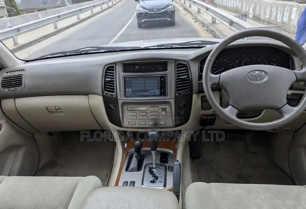 Toyota Land Cruiser 2007 White