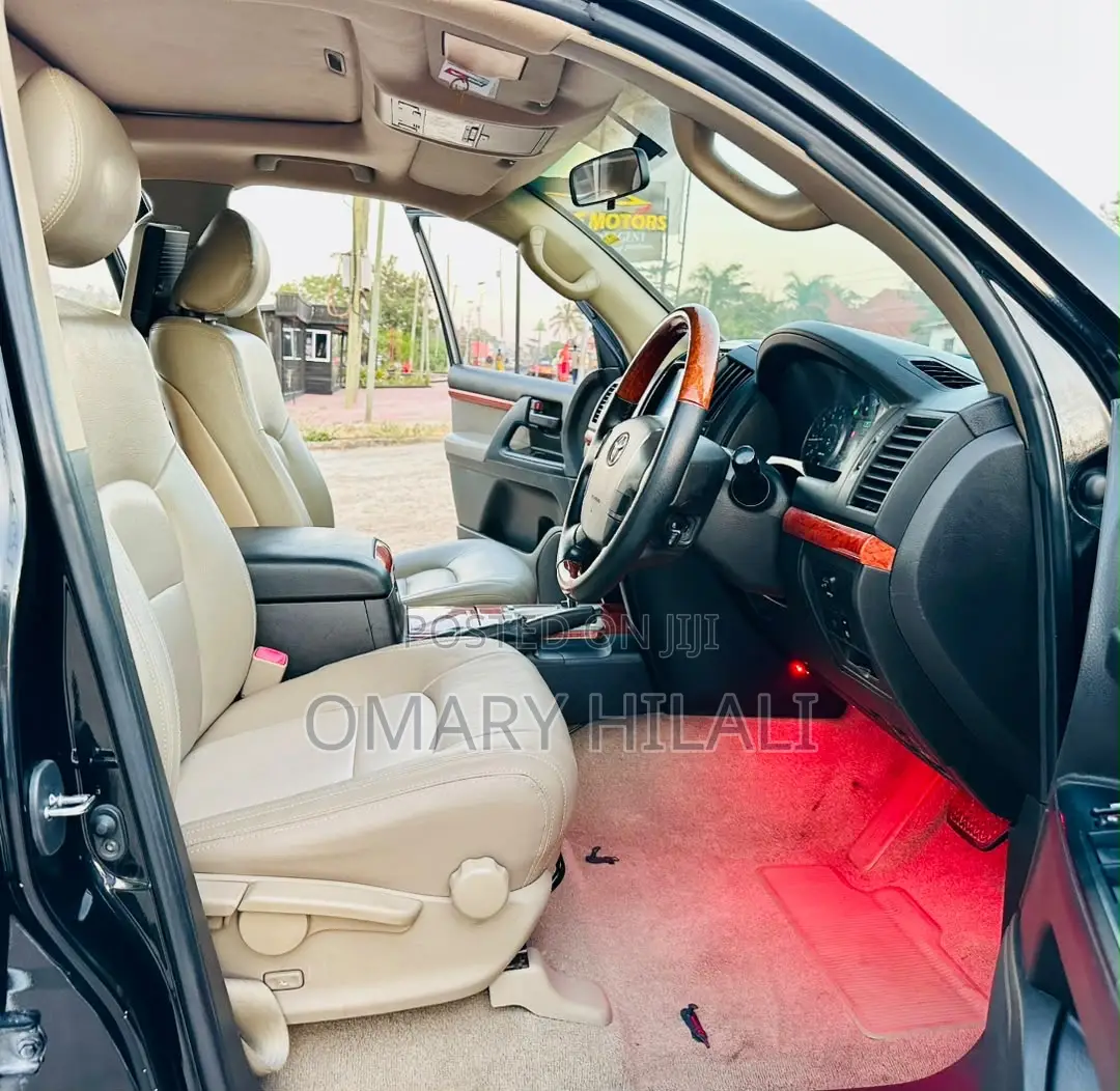 Toyota Land Cruiser 2010 Black