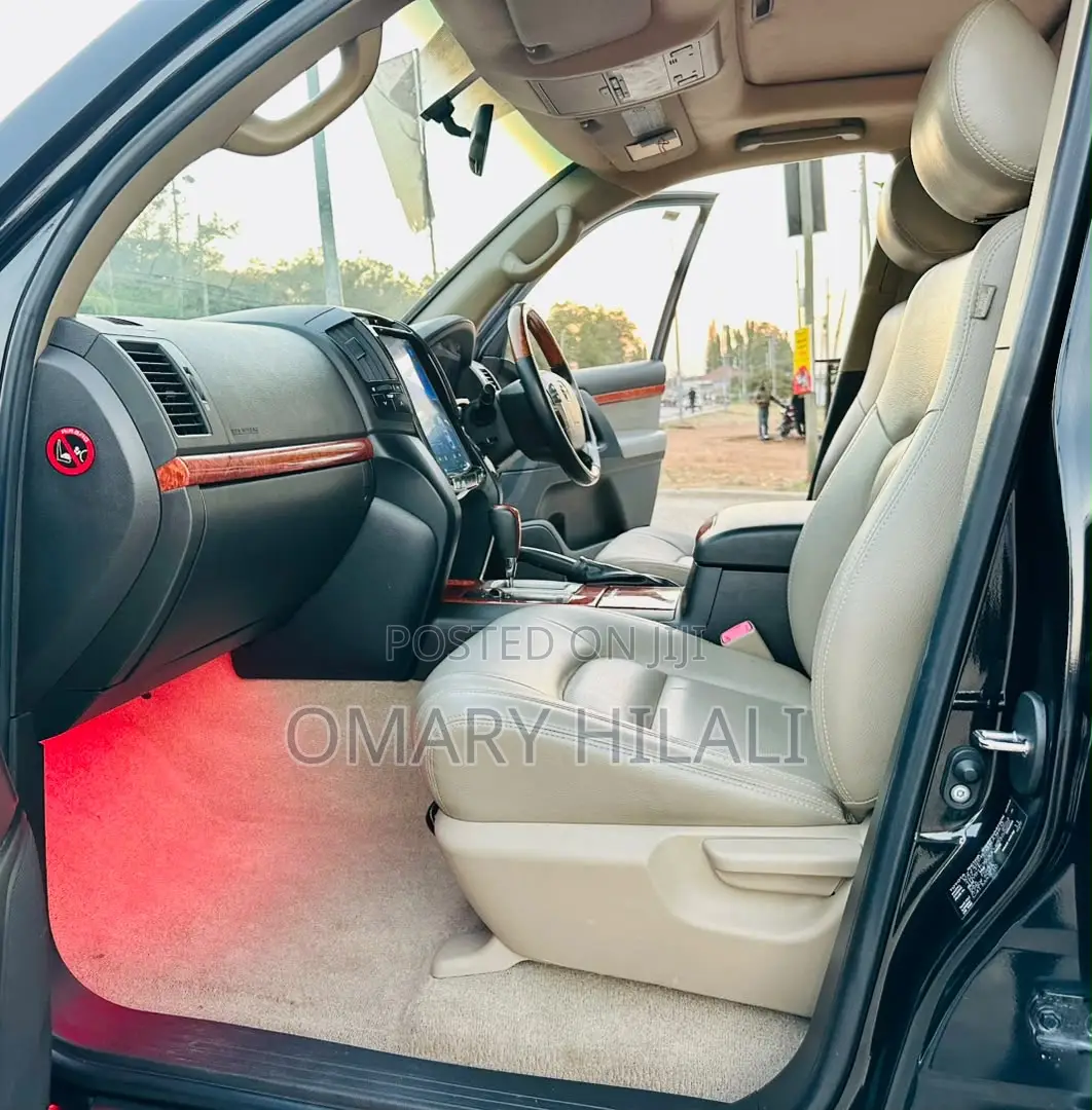 Toyota Land Cruiser 2010 Black