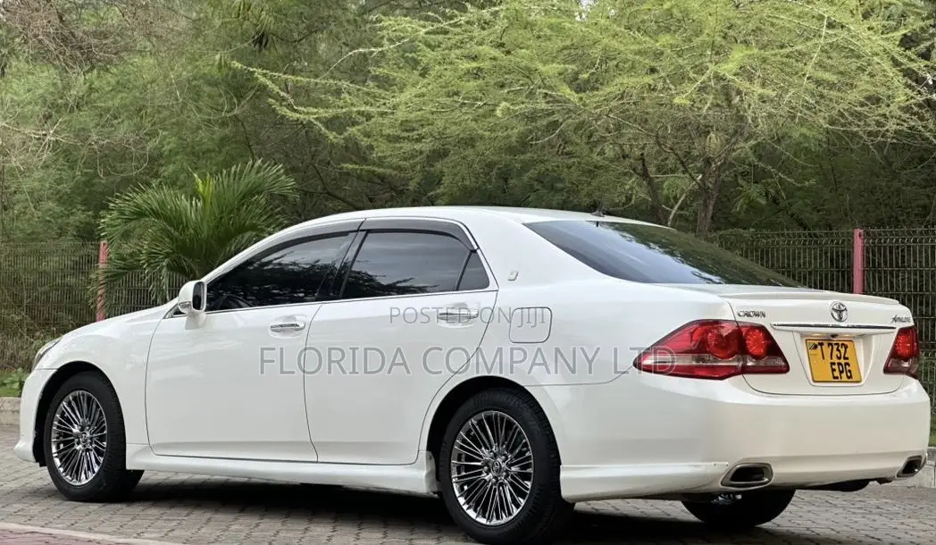 Toyota Crown 2009 White