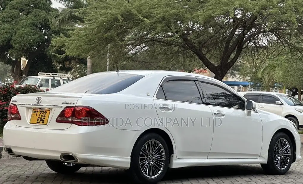 Toyota Crown 2009 White