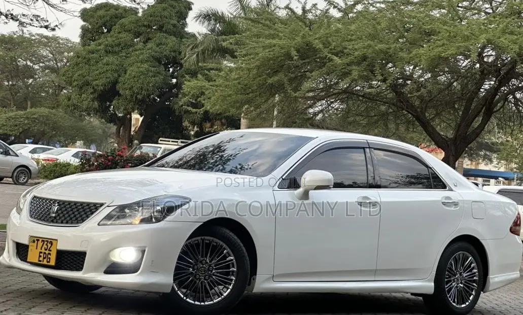 Toyota Crown 2009 White