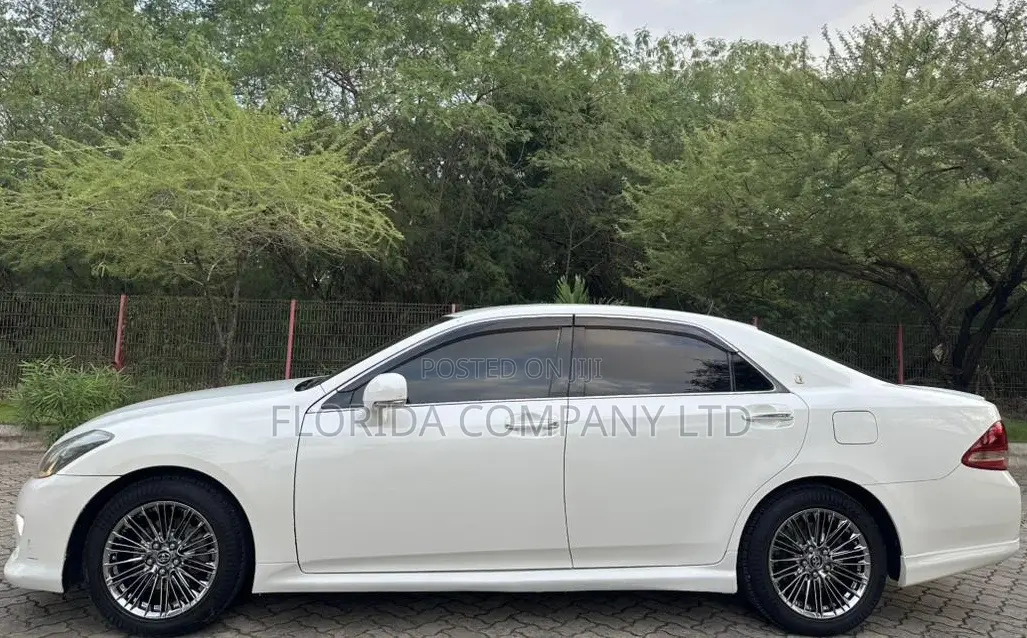 Toyota Crown 2009 White
