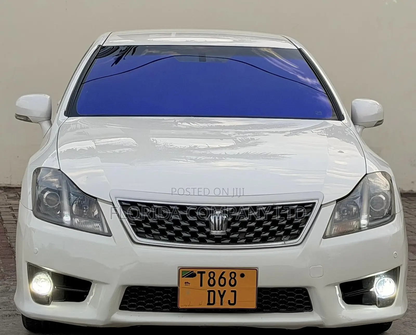 Toyota Crown 2010 White