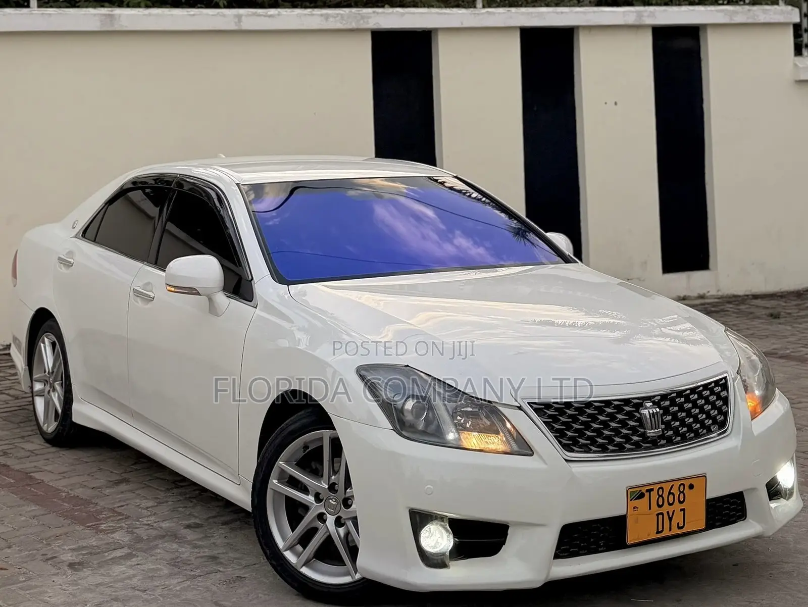Toyota Crown 2010 White