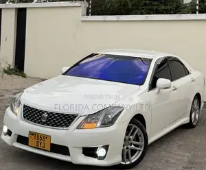 Toyota Crown 2010 White