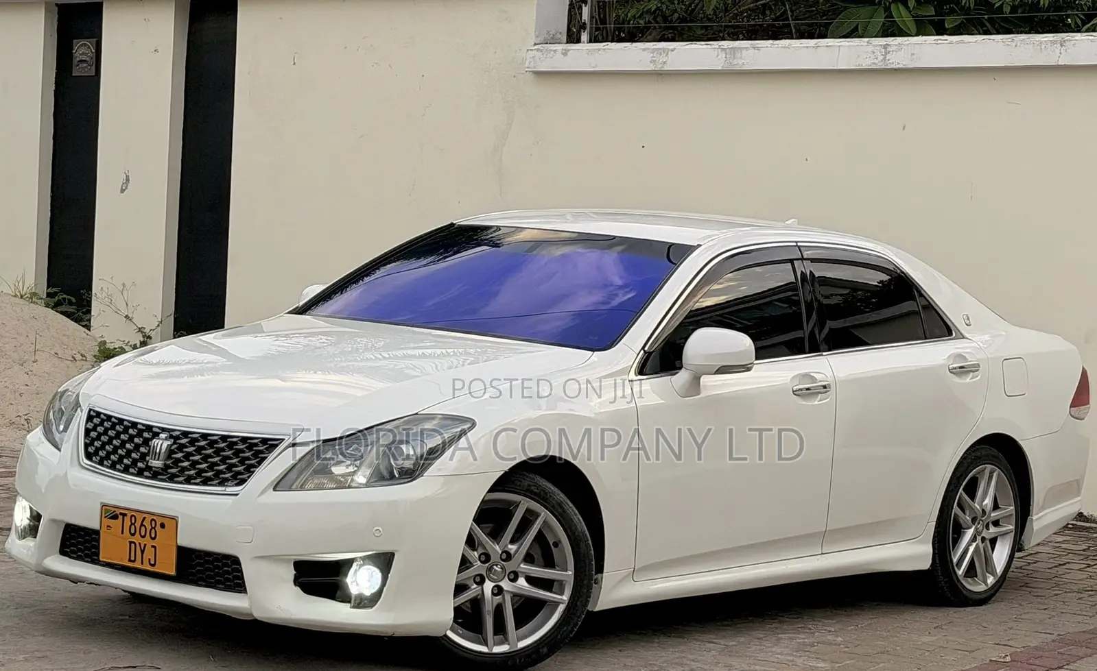 Toyota Crown 2010 White